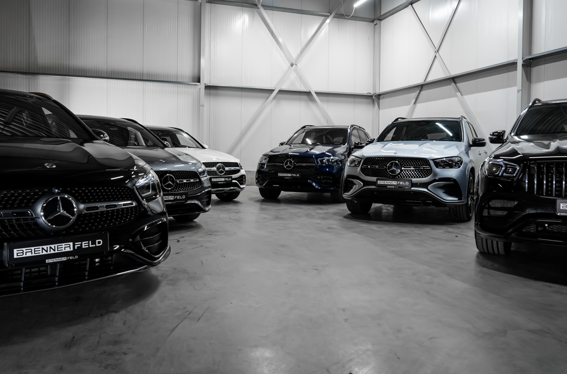 Auto's in de showroom